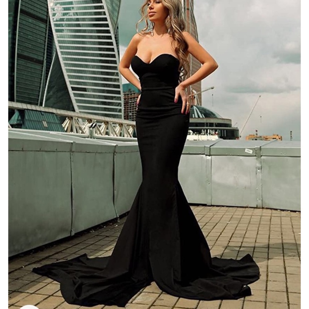 Black sleeveless slit front formal gown with train - Picture 1 of 9